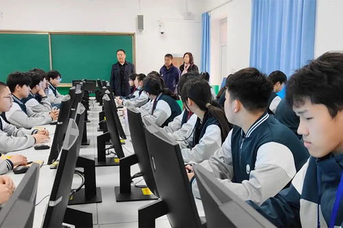 职普融通实验班学子赴田家炳中学开展信息技术学业水平模拟测试，助力科技素养提升